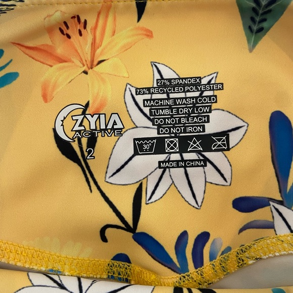 ZYIA ACTIVE Women's Yellow Floral Reflective Light n Tight Leggings 24” inseam - Picture 6 of 13